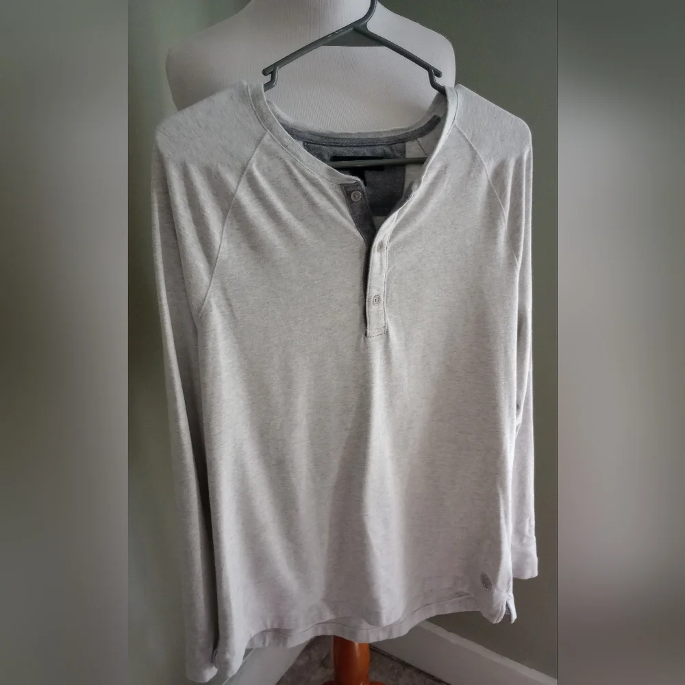 GUC Men's Banana Republic Henley Shirt Size Large L
